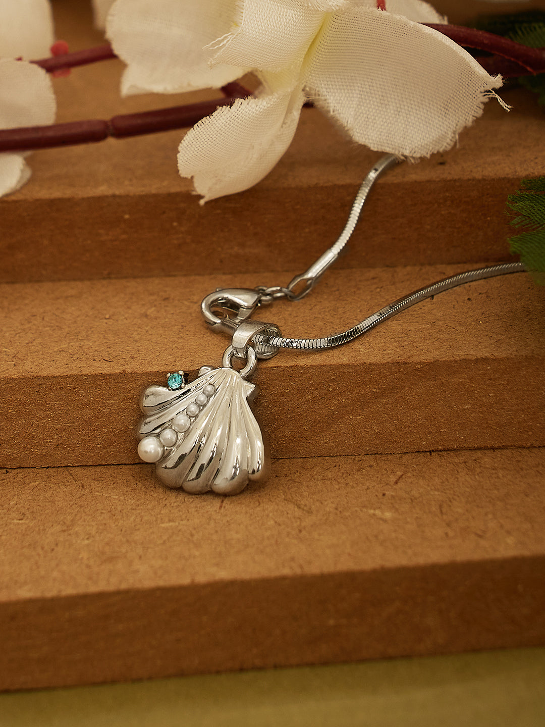 Silver Seashell Pendant Necklace